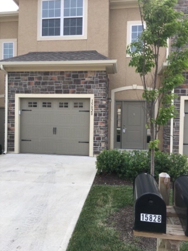 Primary Photo - 15828 Valley View Dr