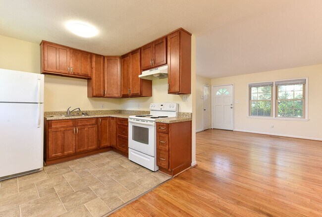 Building Photo - 3403 Ashley Circle