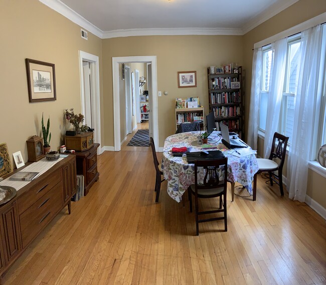 Foto del edificio - 4243 N Bernard St