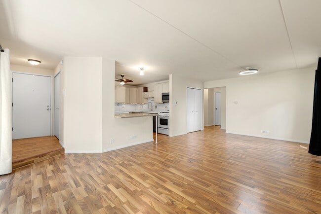 Building Photo - 5325 Waterbury Ct