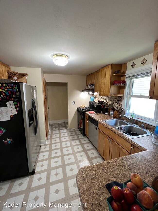 Foto del edificio - 3 br, 1 bath House - 2304 Clark Street