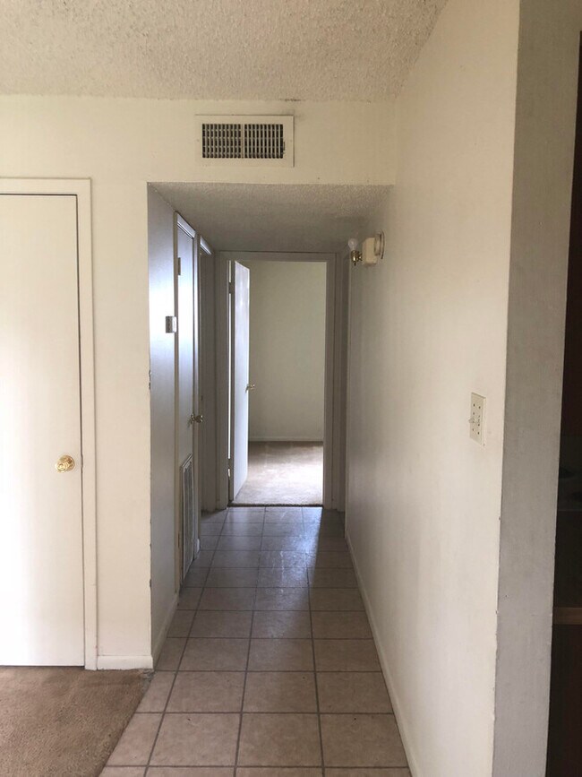 Foto del edificio - 1750 N Pine St