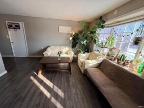 Building Photo - 640 S Curry Pike