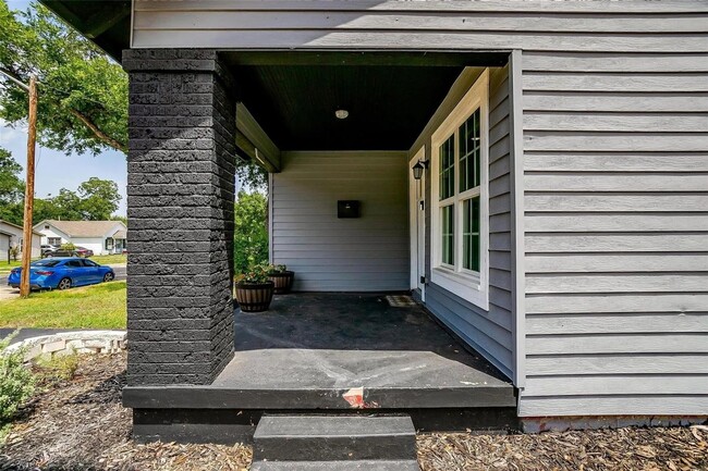 Building Photo - Charming, remodeled 2BR House in Fort Worth