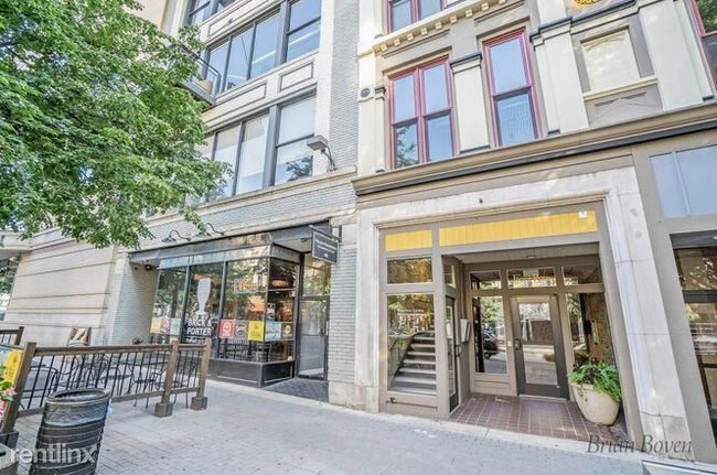 Building Photo - 1 br, 2 bath  - 2105 N Meridian St Unit 200