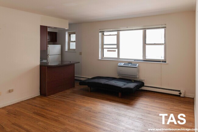 Foto del edificio - 535 W Briar Pl