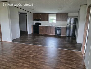 Building Photo - 17 Pinewood Cir