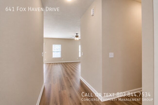 Foto del edificio - 641 Fox Haven Dr