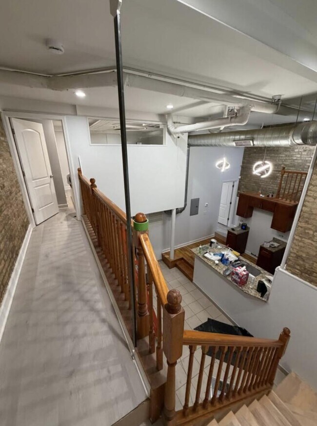 Building Photo - 2042 W Touhy Ave