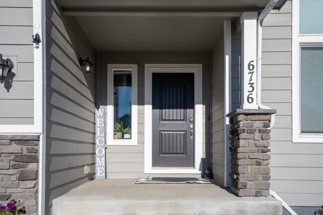 Building Photo - 6736 Skuna Dr