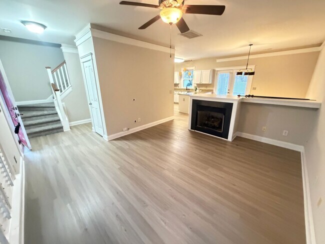 Foto del edificio - Charming 3-Bedroom Home – Walking Distance to Birkdale Village!