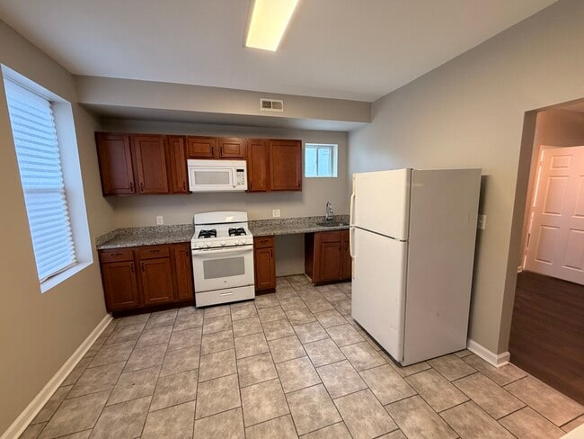 Building Photo - 4924 Chalgrove Ave