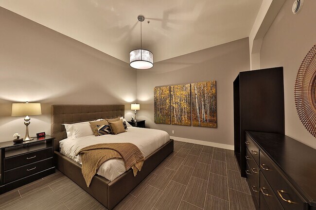 Photo du bâtiment - 10154-10103 103 St NW