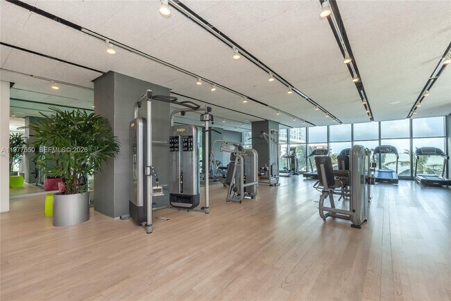 Foto del edificio - 460 NE 28th St