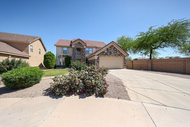 Building Photo - Introducing a stunning 4-bedroom, 2.5-bath...