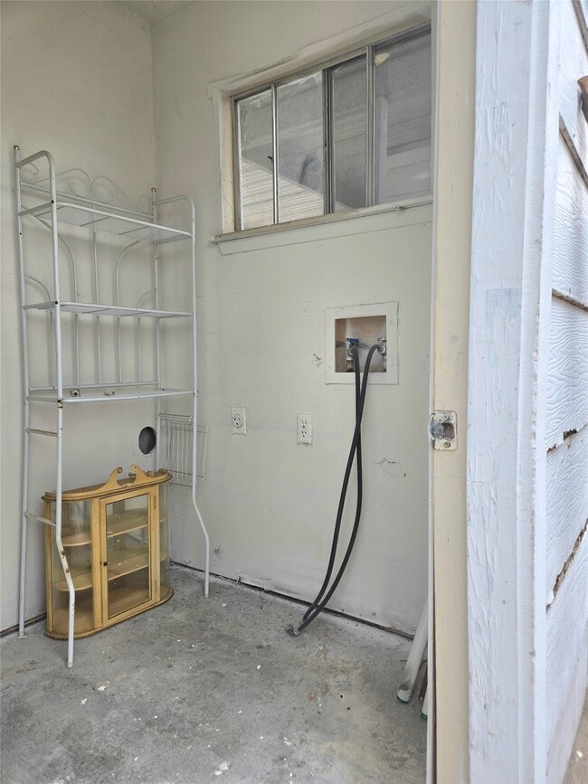 Building Photo - 7063 Chasewood Dr