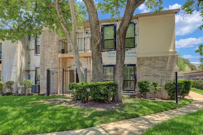 Building Photo - 2425 Augusta Dr