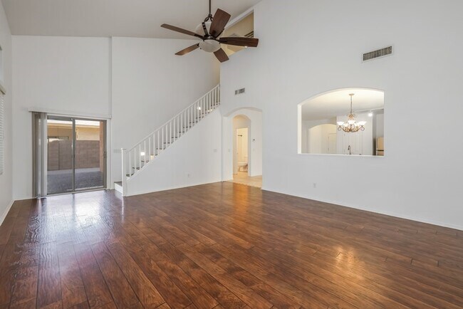 Building Photo - CHARMING HOME WITH HUGE BACKYARD!