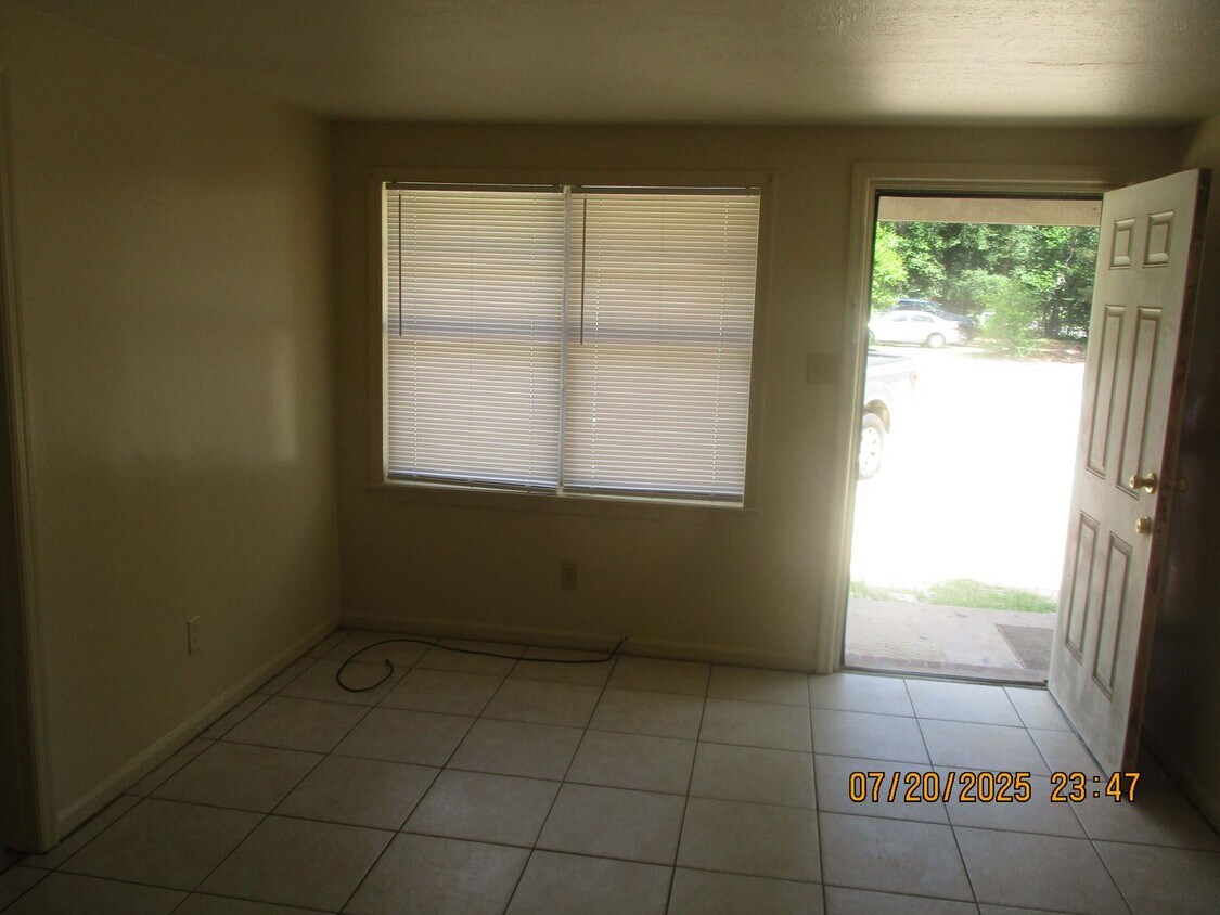 Foto del edificio - 1112 Wingate Ave