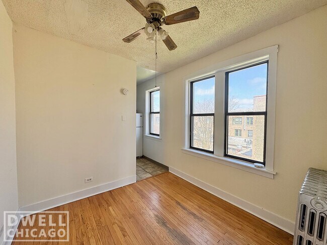 Foto del edificio - 1540 N Kedzie Ave