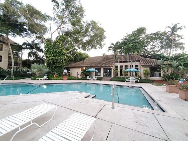 Foto del edificio - 4581 W McNab Rd