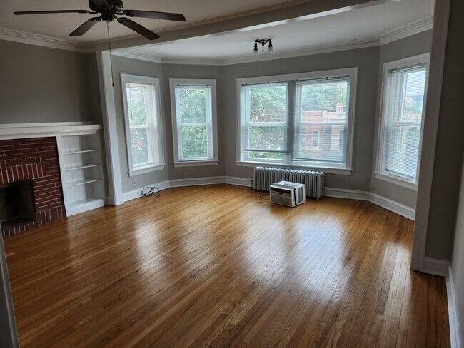 Foto del edificio - 1461 W Farragut Ave