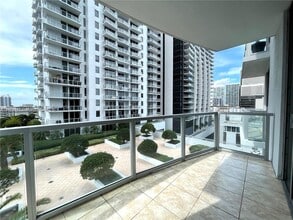 Building Photo - 1060 Brickell Ave