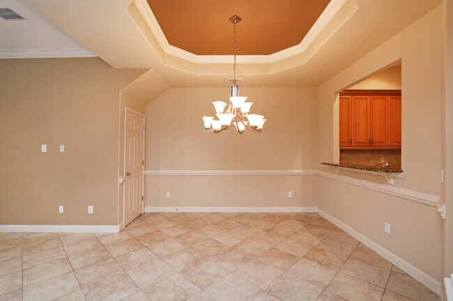 Building Photo - 8225 Tivoli Dr