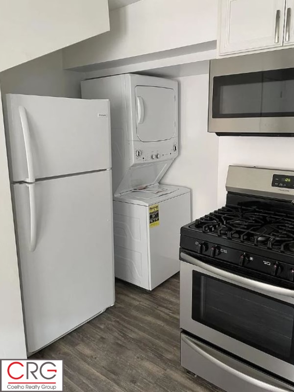 Building Photo - 70 School St