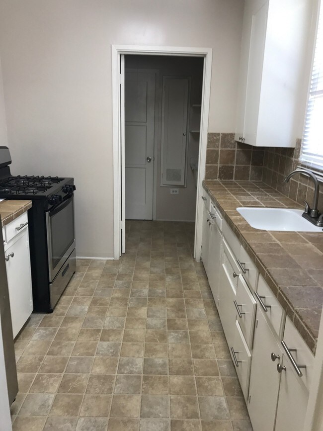 Foto del edificio - 331 E Elmwood Ave