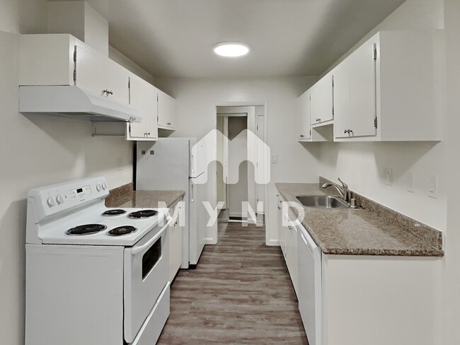 Foto del edificio - 240 Athol Ave Apt 102