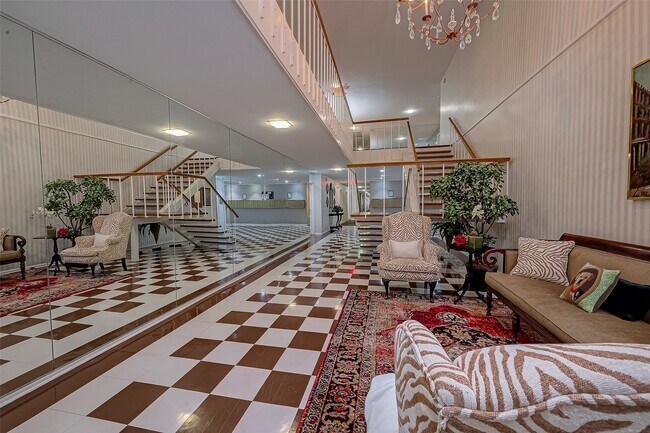 Foto del edificio - 642 S Ripple Creek Dr