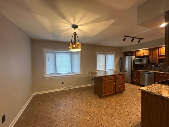 Building Photo - Vinton/Roanoke County 4 BR!
