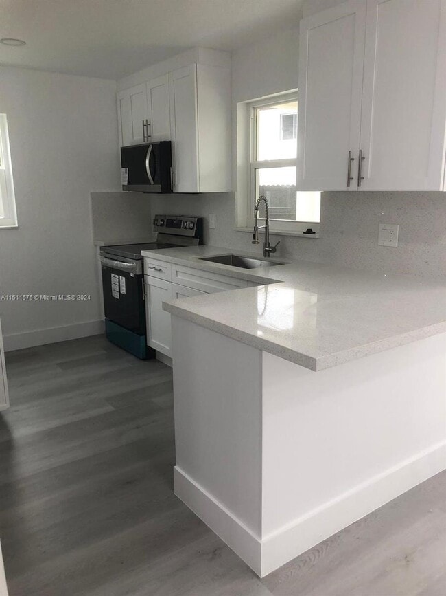 Building Photo - 2511 SW 112th Ct