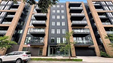 Building Photo - 1701 W Webster Ave