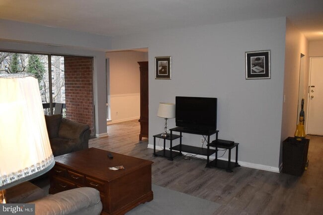 Building Photo - 222-10 Echelon Rd-222-10