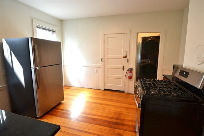 Building Photo - 82 Montebello Rd