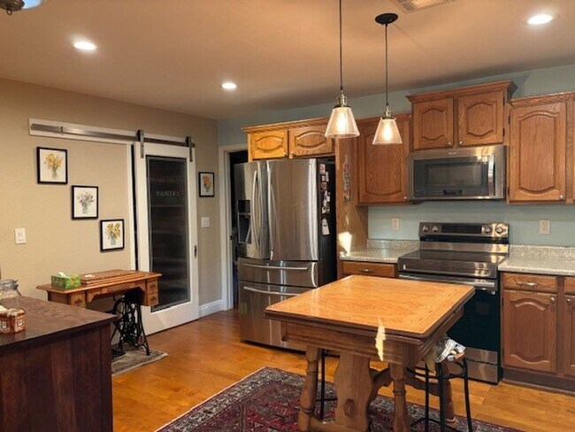 Foto del edificio - Welcome to this stunning 2-bedroom, 2-bathroom home, in Leisure World a 45+ Active Adult Resort C...