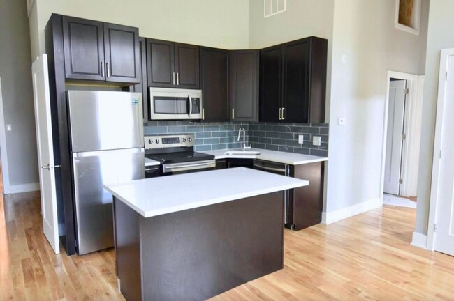 Foto del edificio - 1523 W Girard Ave