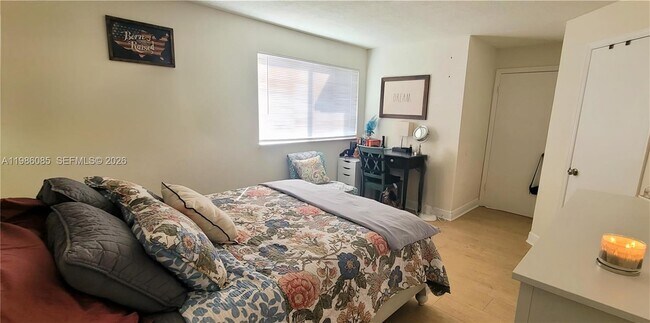 Building Photo - 12400 Vista Isles Dr