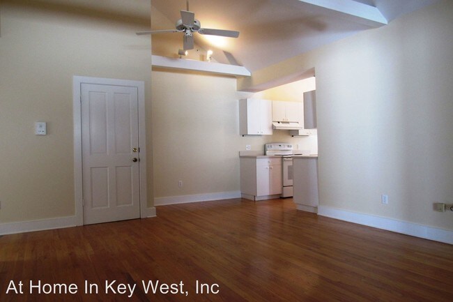 Building Photo - 921 White St