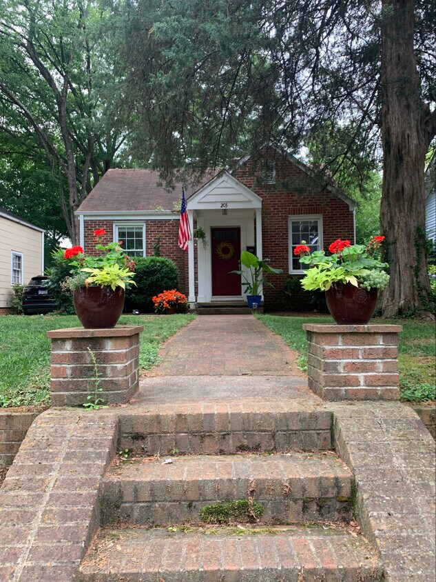 Primary Photo - 203 W Aycock St
