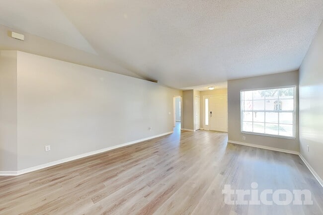 Building Photo - 1817 Landside Dr