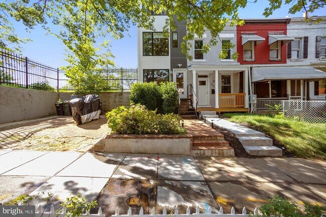 Building Photo - 740 Irving St NW