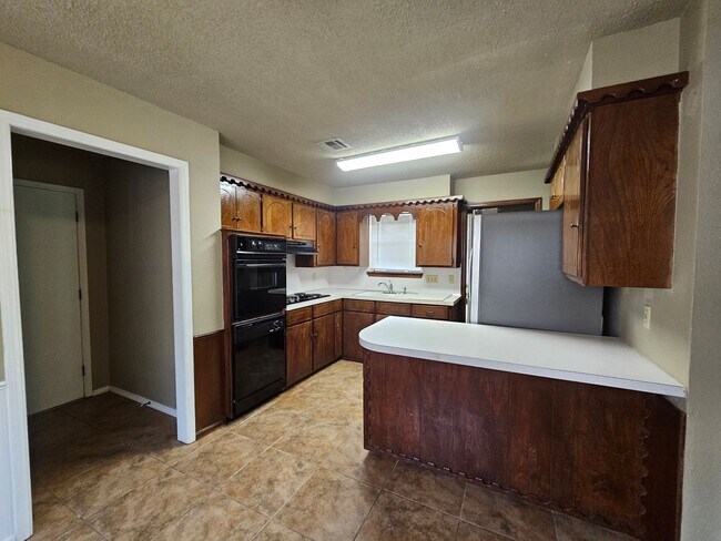 Foto del edificio - 1703 Village Dr