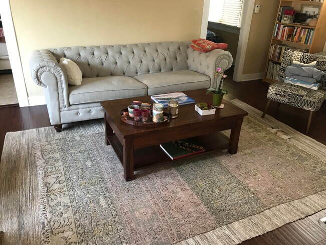 living room 3 - 711 9th St