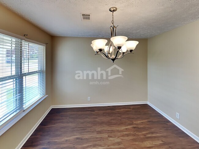 Foto del edificio - 313 School House Ct