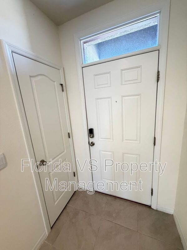 Building Photo - 804 Horsetail Dr