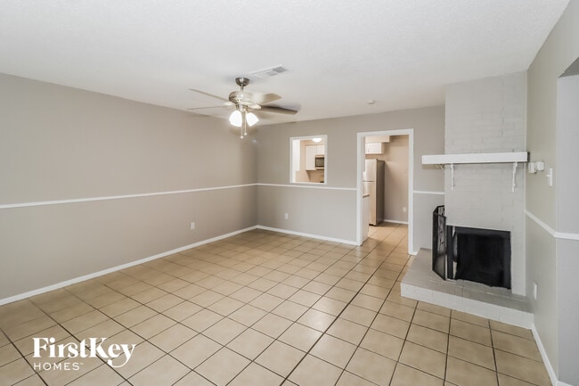 Foto del edificio - 1805 Japonica Ln