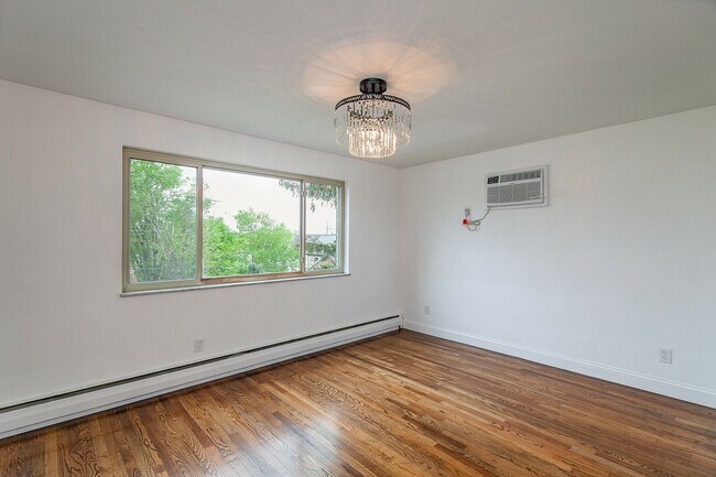 Foto del edificio - 2308-2312 Harper Ave